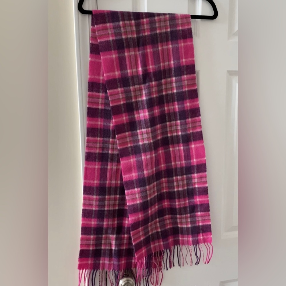 Plaid Fringed scarf cashmere From England
🧣Elegant Plaid Fringed scarf💕 cashmere